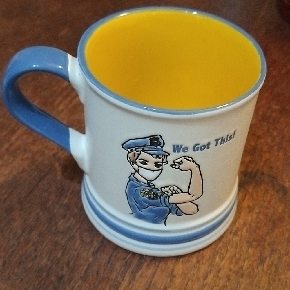 Spectrum Designz policewoman 18 oz. mug.  129GW2